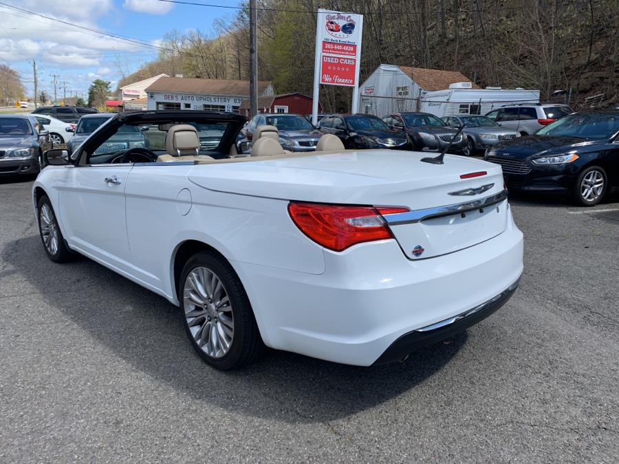 2011 chrysler 200 white