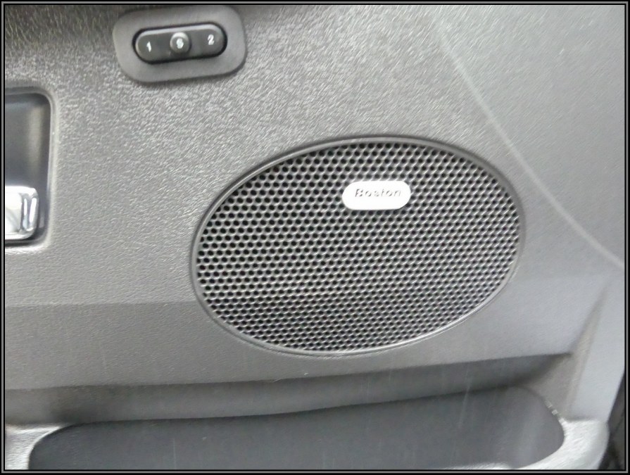 jeep grand cherokee subwoofer